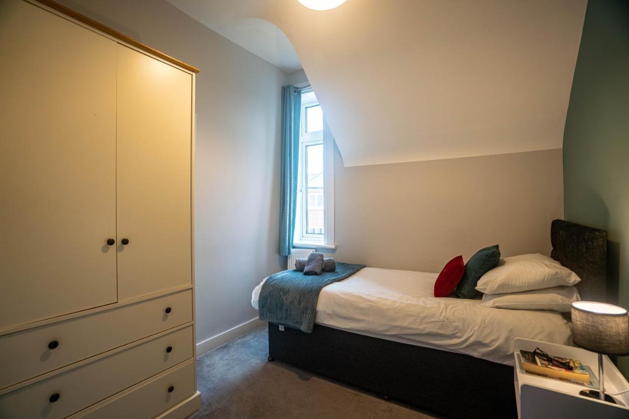 The Becket - Three Bedroom City Centre House With Parking Кентербері Екстер'єр фото